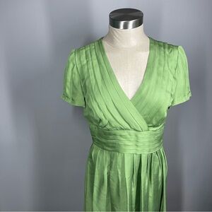 100% Silk Banana Republic Elegant Green Pleated Dress